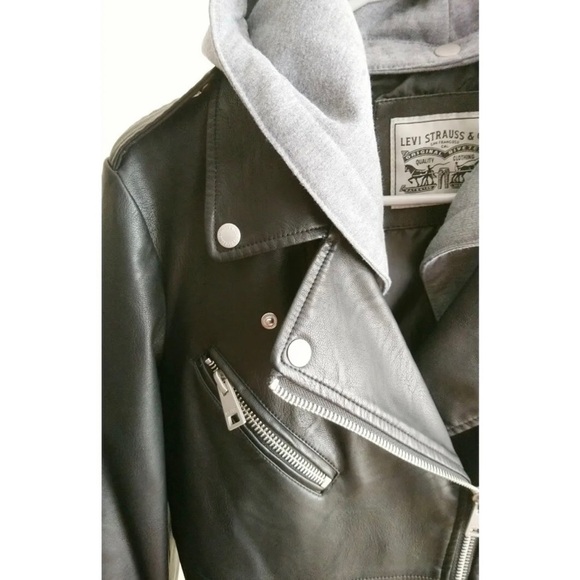 Levi's Women's Oversized Faux
Leather Belted Motorcycle
Jacket Size Small NWT - Picture 3 of 13